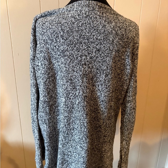 H&M Women's Sweater Black White Crew Neck Long Sleeve Size Large - Picture 2 of 3